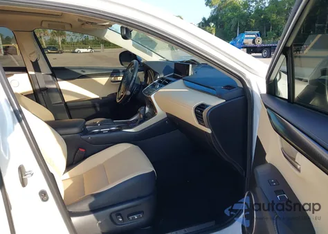 2021 Lexus Nx 300 z USA, uszkodzony, nr VIN JTJGARBZ3M5020843